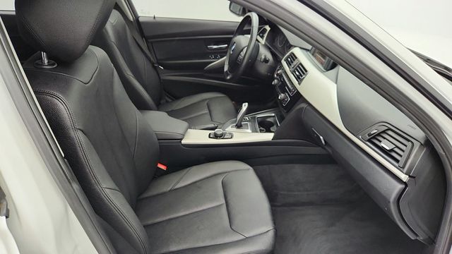 2017 BMW 3 Series 320i xDrive Sedan with Moonroof and Heated Front Seats - 22954481 - 23