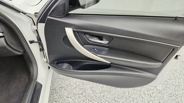 2017 BMW 3 Series 320i xDrive Sedan with Moonroof and Heated Front Seats - 22954481 - 25