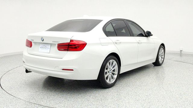 2017 BMW 3 Series 320i xDrive Sedan with Moonroof and Heated Front Seats - 22954481 - 4