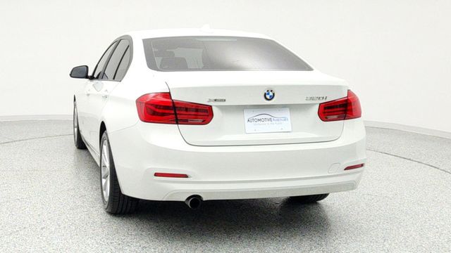 2017 BMW 3 Series 320i xDrive Sedan with Moonroof and Heated Front Seats - 22954481 - 5