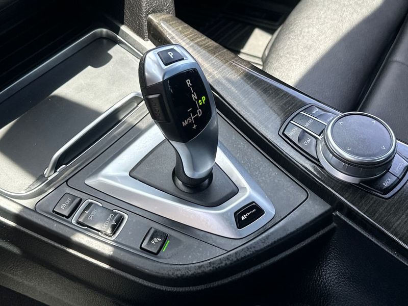 2017 BMW 3 Series 330e iPerformance Plug-In Hybrid - 23051436 - 18