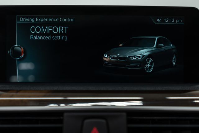 2017 BMW 3 Series 330e iPerformance Plug-In Hybrid - 22992894 - 23