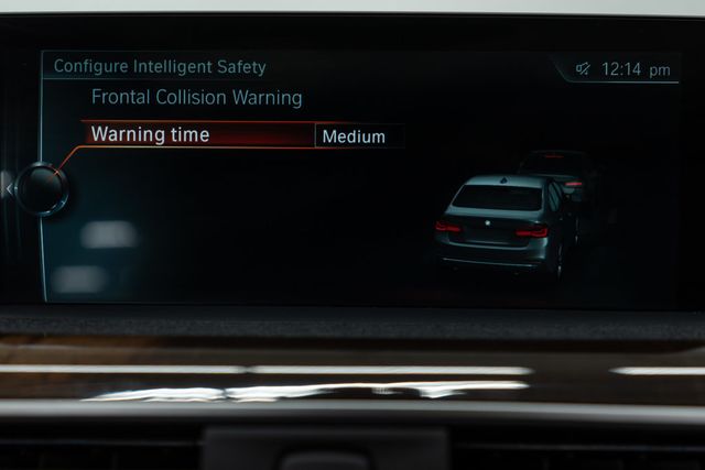 2017 BMW 3 Series 330e iPerformance Plug-In Hybrid - 22992894 - 27