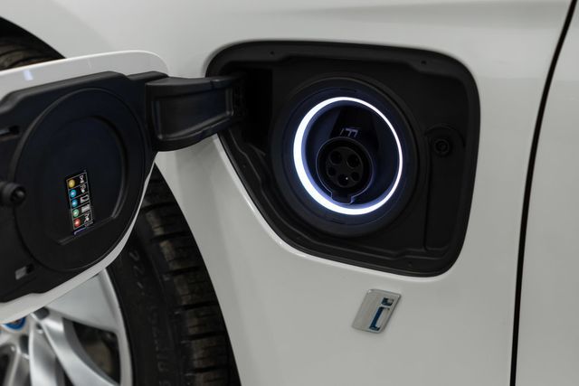 2017 BMW 3 Series 330e iPerformance Plug-In Hybrid - 22992894 - 34