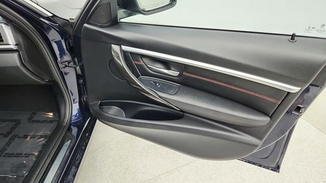 2017 BMW 3 Series 330i - 22945940 - 25