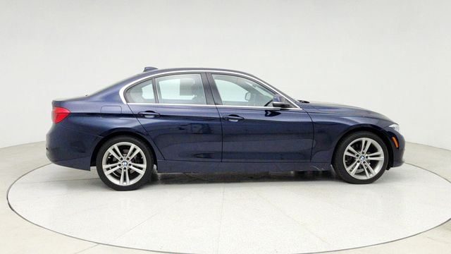 2017 BMW 3 Series 330i - 22945940 - 3
