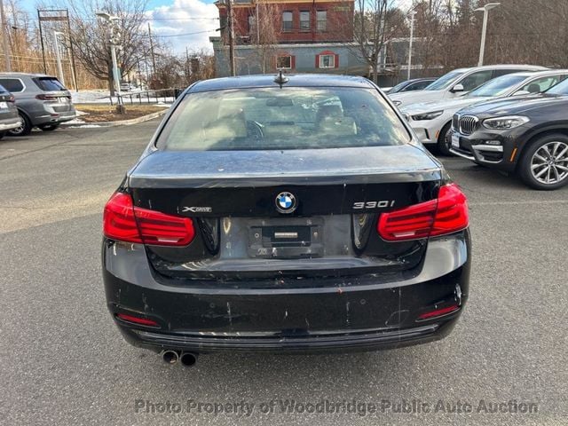 2017 BMW 3 Series 330i xDrive - 22770397 - 10