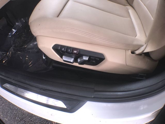 2017 BMW 3 Series 330i xDrive - 22925524 - 12