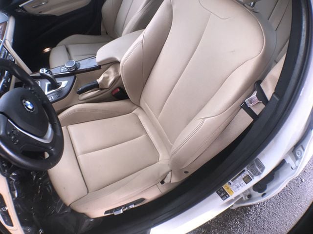 2017 BMW 3 Series 330i xDrive - 22925524 - 13