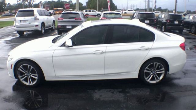 2017 BMW 3 Series 330i xDrive - 22925524 - 4