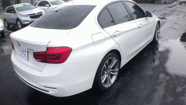 2017 BMW 3 Series 330i xDrive - 22925524 - 7