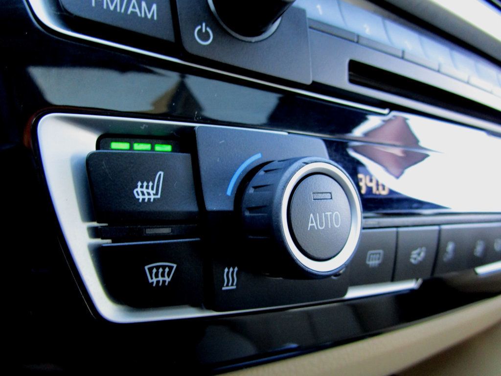 2017 BMW 3 Series 330i xDrive - 22942082 - 24