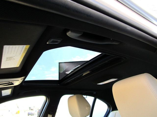 2017 BMW 3 Series 330i xDrive - 22942082 - 27