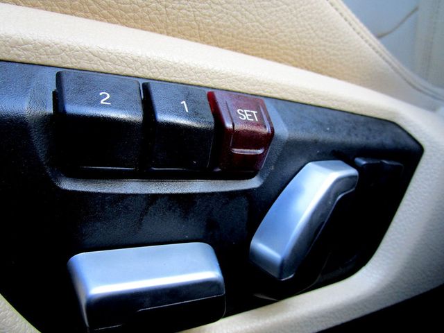 2017 BMW 3 Series 330i xDrive - 22942082 - 28