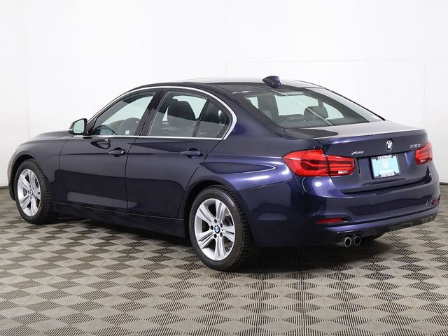 2017 BMW 3 Series 330i xDrive - 23014587 - 10