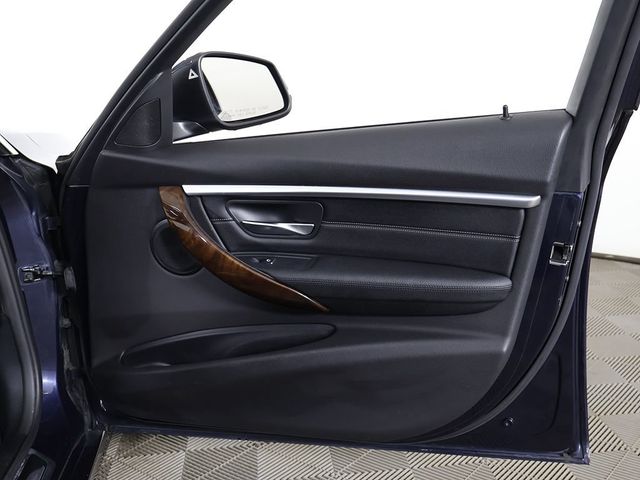 2017 BMW 3 Series 330i xDrive - 23014587 - 25