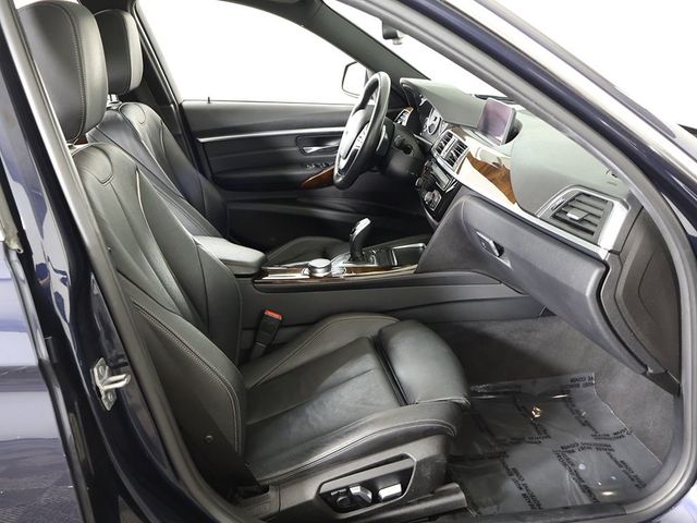 2017 BMW 3 Series 330i xDrive - 23014587 - 33