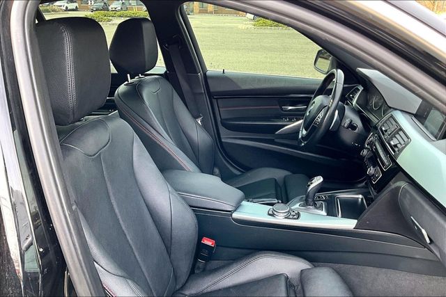 2017 BMW 3 Series 330i xDrive - 22994364 - 11