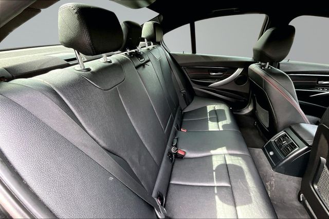 2017 BMW 3 Series 330i xDrive - 22994364 - 13