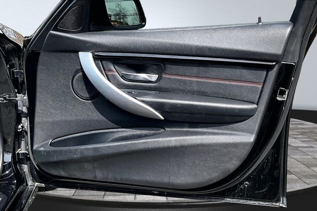 2017 BMW 3 Series 330i xDrive - 22994364 - 15