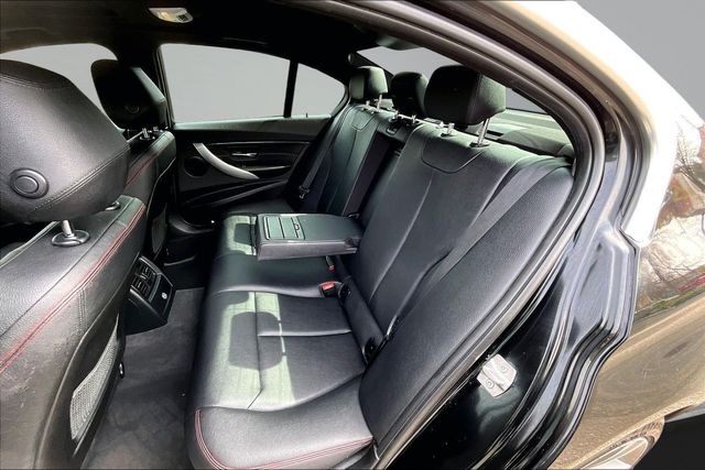 2017 BMW 3 Series 330i xDrive - 22994364 - 16
