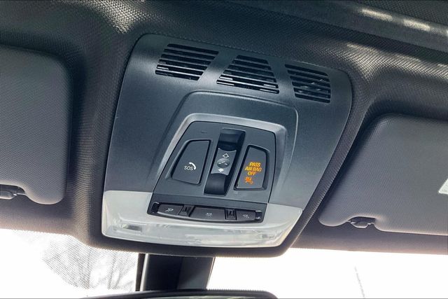 2017 BMW 3 Series 330i xDrive - 22994364 - 24