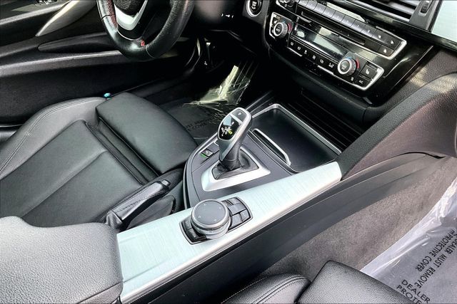 2017 BMW 3 Series 330i xDrive - 22994364 - 27