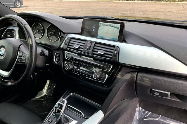 2017 BMW 3 Series 330i xDrive - 22994364 - 28