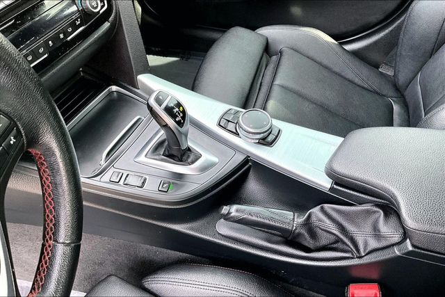 2017 BMW 3 Series 330i xDrive - 22994364 - 29