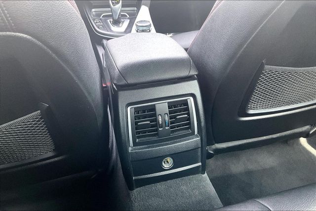 2017 BMW 3 Series 330i xDrive - 22994364 - 32