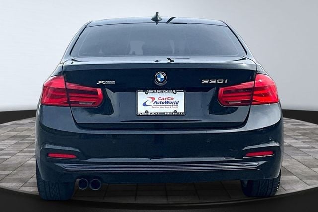 2017 BMW 3 Series 330i xDrive - 22994364 - 5