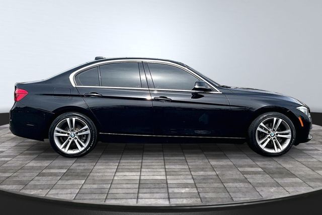 2017 BMW 3 Series 330i xDrive - 22994364 - 7