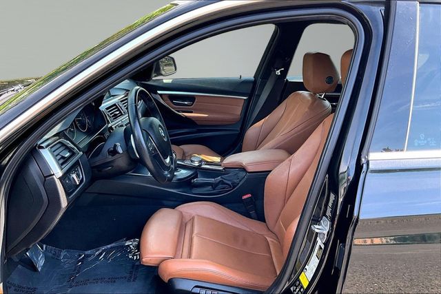 2017 BMW 3 Series 330i xDrive - 23035919 - 9