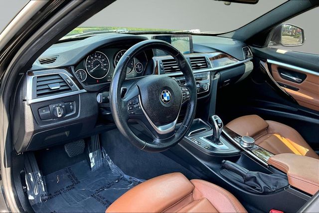 2017 BMW 3 Series 330i xDrive - 23035919 - 10