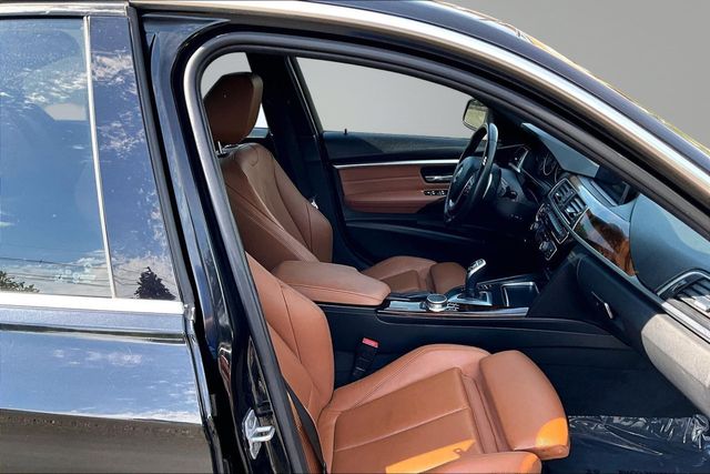 2017 BMW 3 Series 330i xDrive - 23035919 - 12