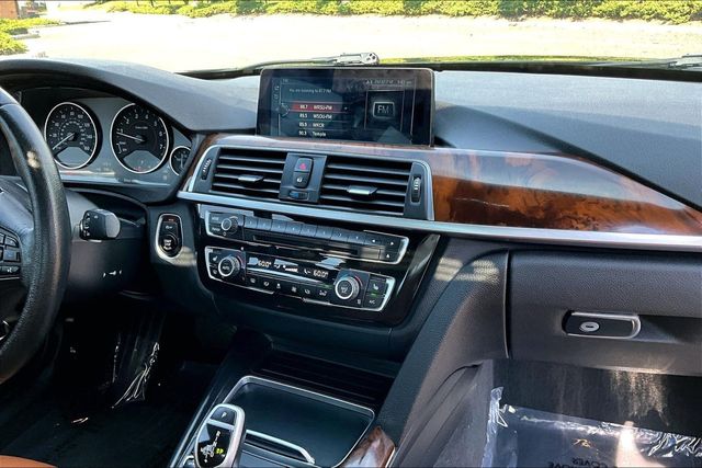 2017 BMW 3 Series 330i xDrive - 23035919 - 28