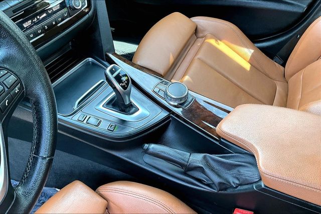 2017 BMW 3 Series 330i xDrive - 23035919 - 29