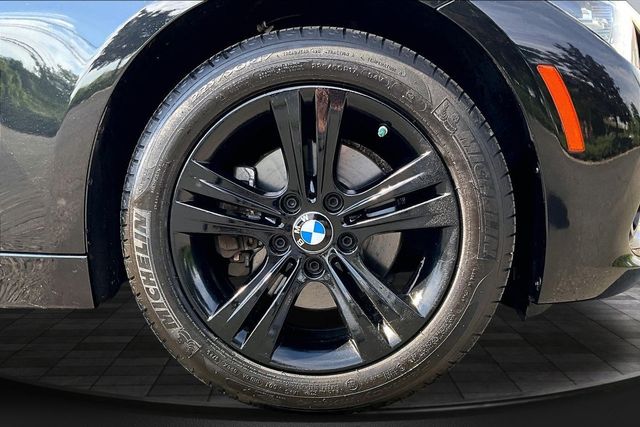 2017 BMW 3 Series 330i xDrive - 23035919 - 34