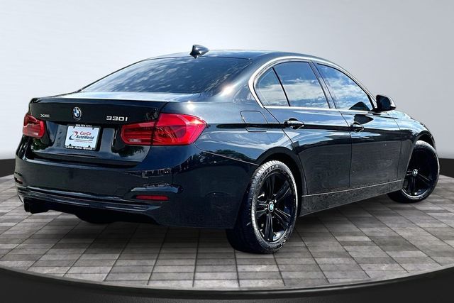 2017 BMW 3 Series 330i xDrive - 23035919 - 4