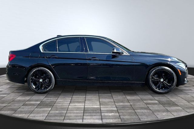 2017 BMW 3 Series 330i xDrive - 23035919 - 7