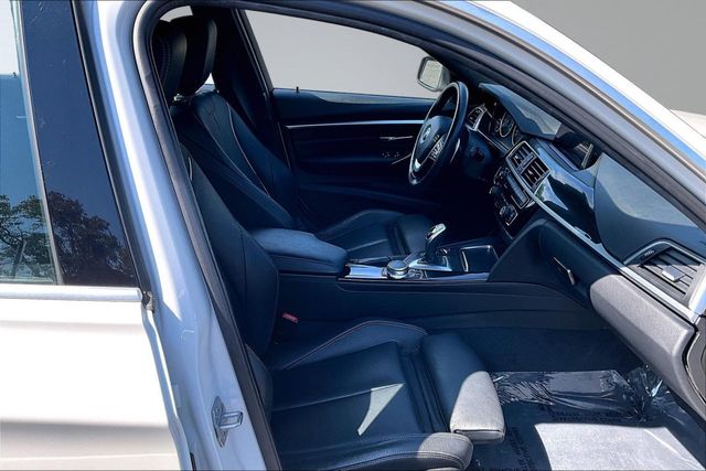 2017 BMW 3 Series 330i xDrive - 23079288 - 13