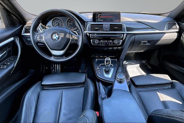 2017 BMW 3 Series 330i xDrive - 23079288 - 19