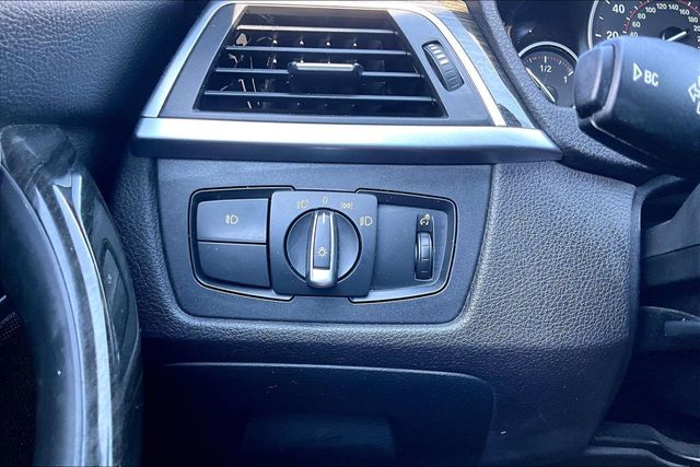 2017 BMW 3 Series 330i xDrive - 23079288 - 28