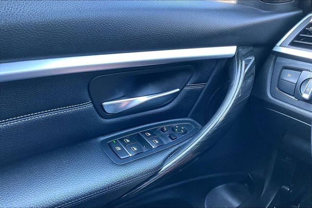 2017 BMW 3 Series 330i xDrive - 23079288 - 30