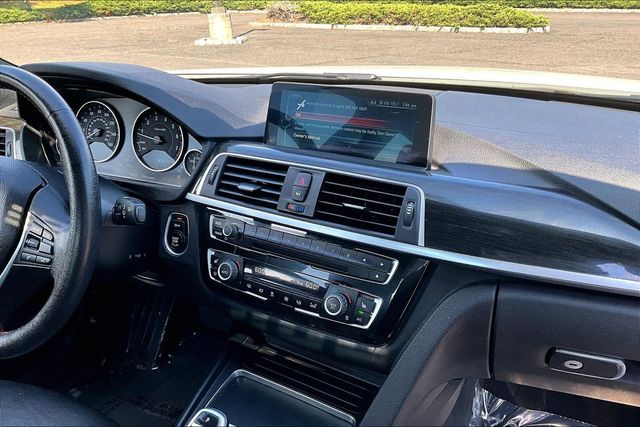 2017 BMW 3 Series 330i xDrive - 23079288 - 33