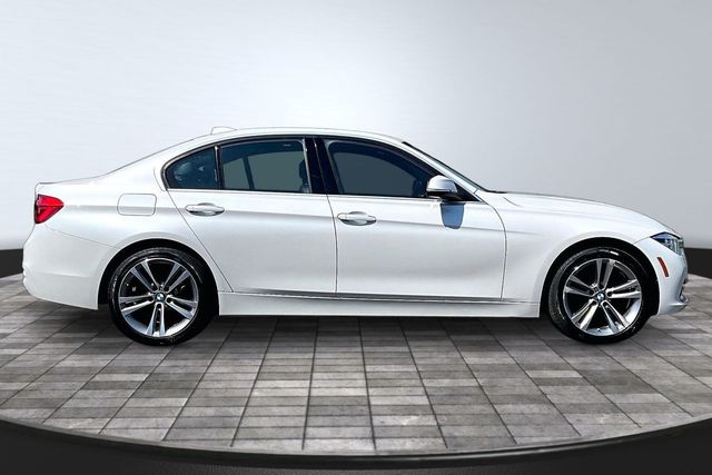 2017 BMW 3 Series 330i xDrive - 23079288 - 7