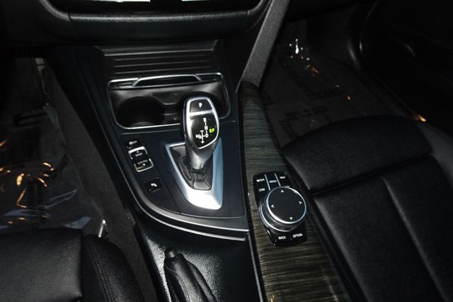 2017 BMW 3 Series 330i xDrive - 22950933 - 17