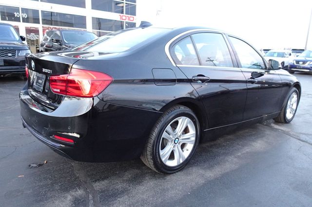 2017 BMW 3 Series 330i xDrive - 22950933 - 7