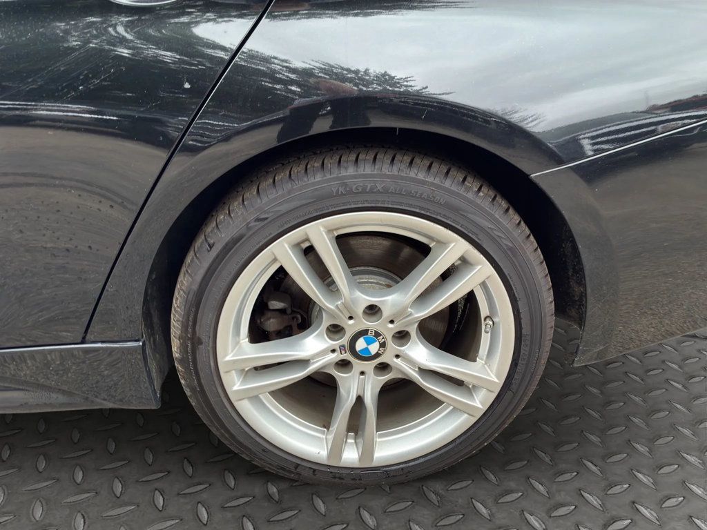 2017 BMW 3 Series 340i xDrive - 23065161 - 26
