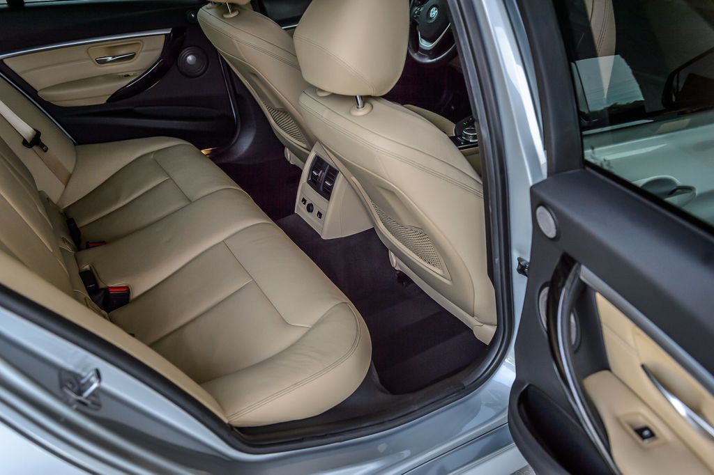 2017 BMW 3 Series 340i xDRIVE SEDAN - NAV - BLUETOOTH - SUPER CLEAN - MUST SEE - 23007539 - 44